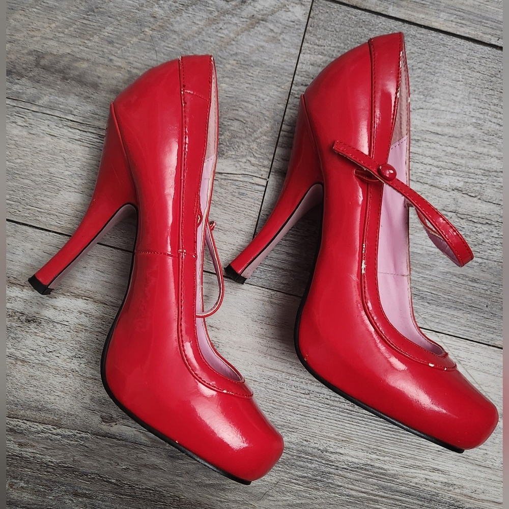 Leg Avenue Women's Red Mary Jane Heels - size 7